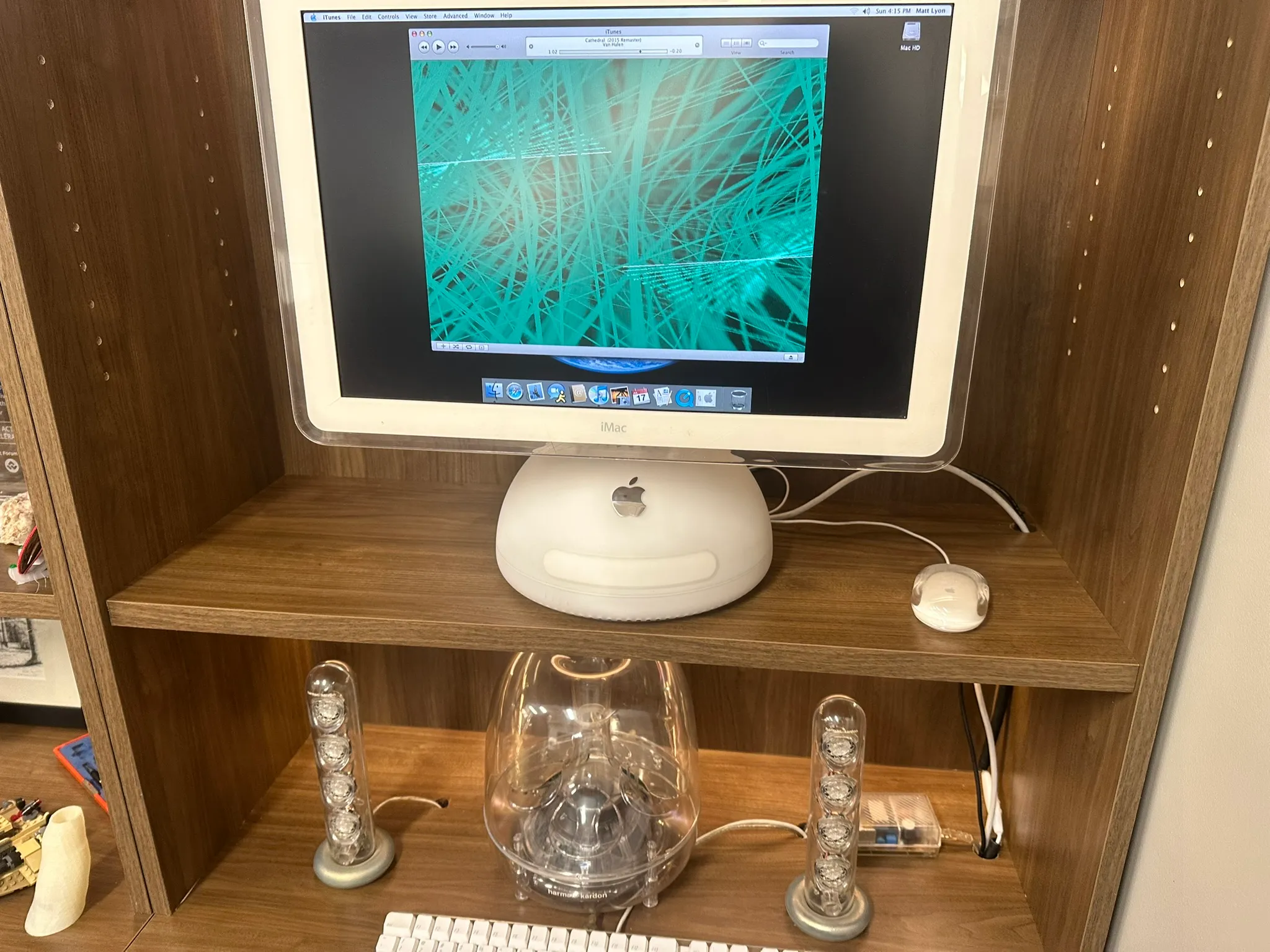iMac G4 with visualizer